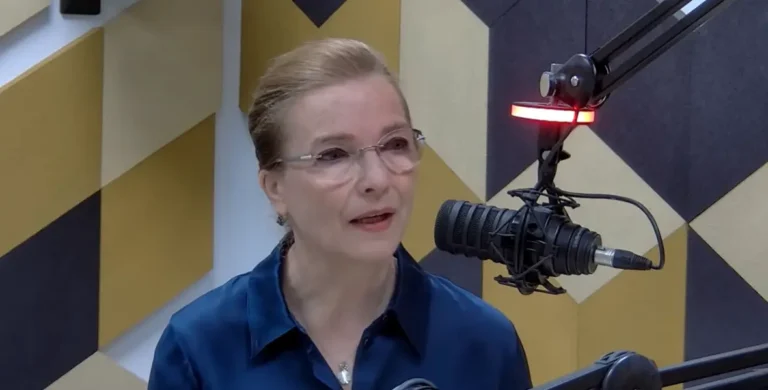 Kováts Adél a Pontjókor! stúdiójában