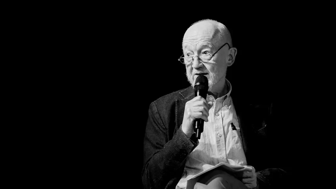 Nádasdy Ádám a 2025-ös Olvasás Világnapja-rendezvényen. Fotó: Lugosi Ali