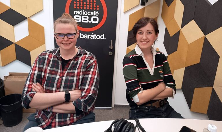 A Bátor Tábor Alapítvány részéről Posztós Erika és Renczés Zsófia járt a Pontjókor! stúdiójában