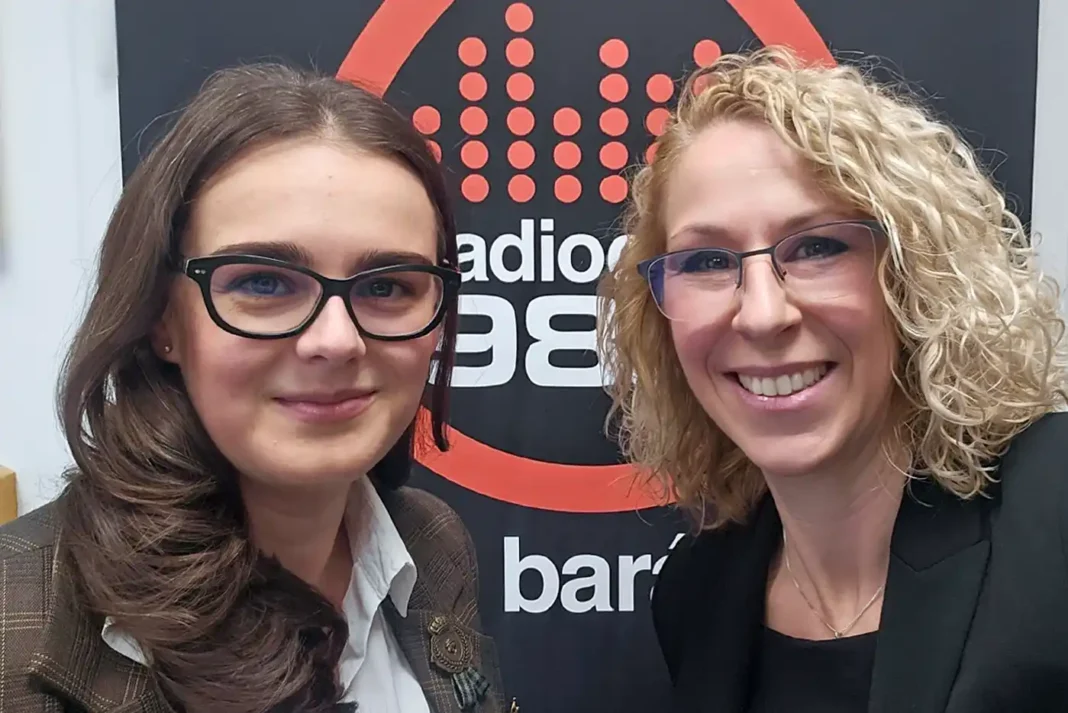 Salamon Adrienn és Kutasi Judit az endometriózisról szóló adás után a radiocafé stúdiójában