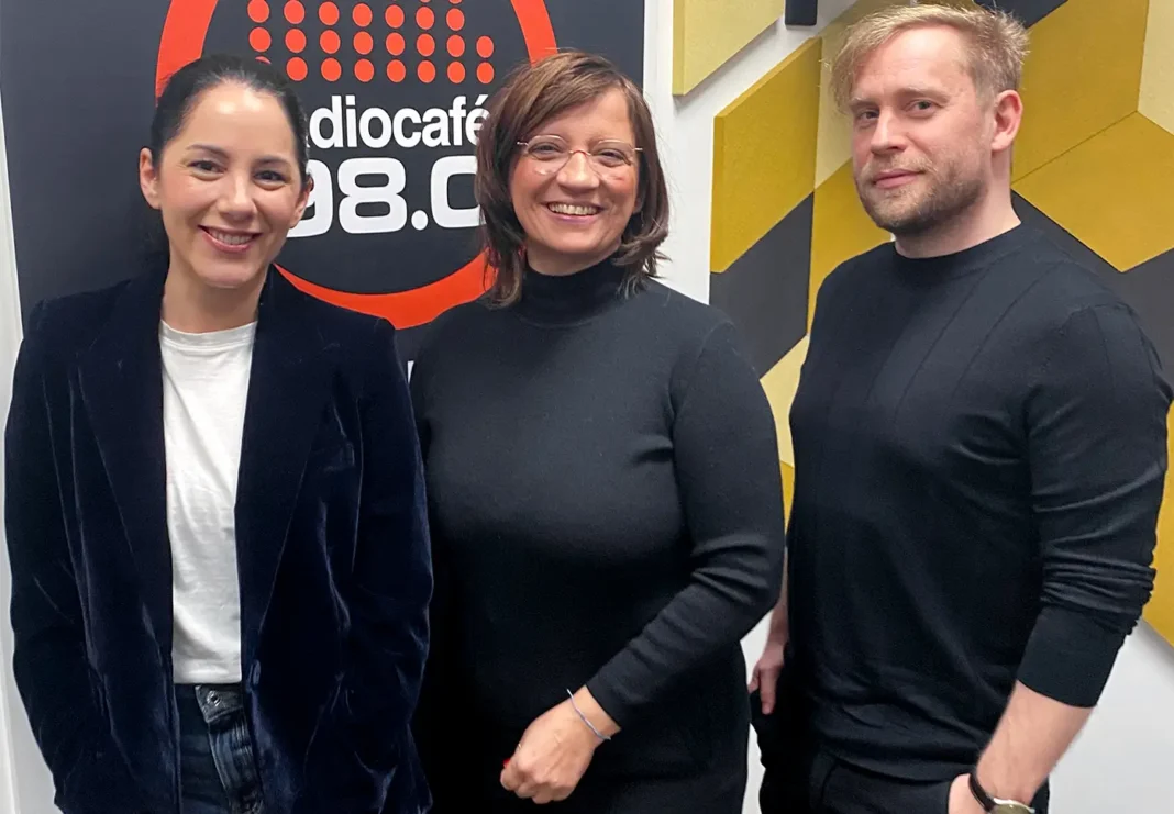 Halász Rita, Balázsy Panna és Horváth András Dezső a radiocafé stúdiójában