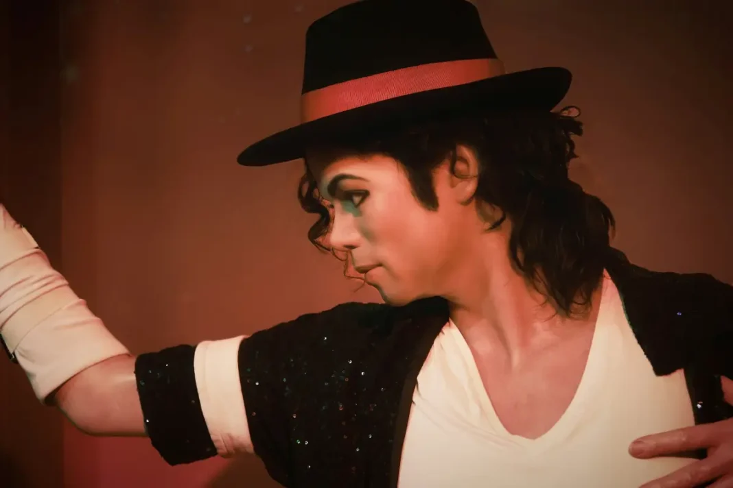 Michael Jackson viaszbábuja a Madame Tussauds panoptikumban, Marylebone-ban, Londonban, Angliában.