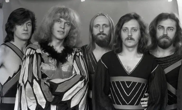 Az Omega együttes 1976-ban: Debreczeni Ferenc, Kóbor János, Benkő László, Mihály Tamás, Molnár György. Fotó: Fortepan / Urbán Tamás