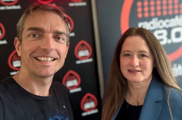Dojcsák Dániel és Mátyás-Kollár Gabriella a radiocafé stúdiójában