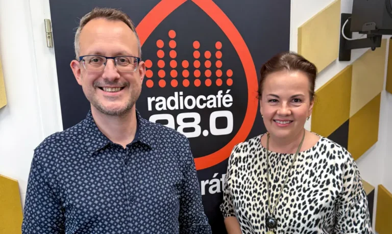 Kordos Szabolcs és Babik Edit a radiocafé stúdiójában