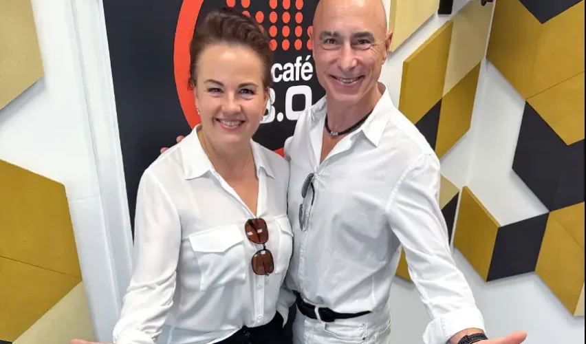 Babik Edit és Rippel Feri a radiocafé stúdiójában