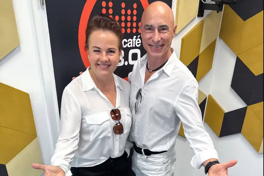 Babik Edit és Rippel Feri a radiocafé stúdiójában