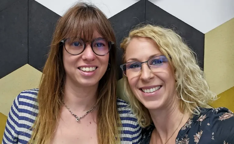 Fináli-Magyari Judit és Kutasi Judit a radiocafé stúdiójában