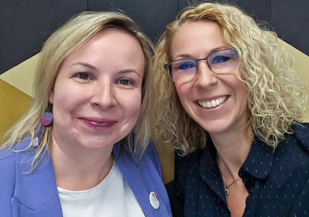 Dr. Baracsi Katalin és Kutasi Judit a radiocafé stúdiójában