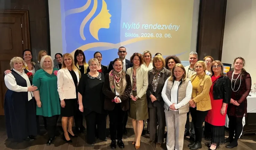 Csoportkép a Talentahub nyitórendezvényén 2026 márciusában. Fotó: MNUNIO