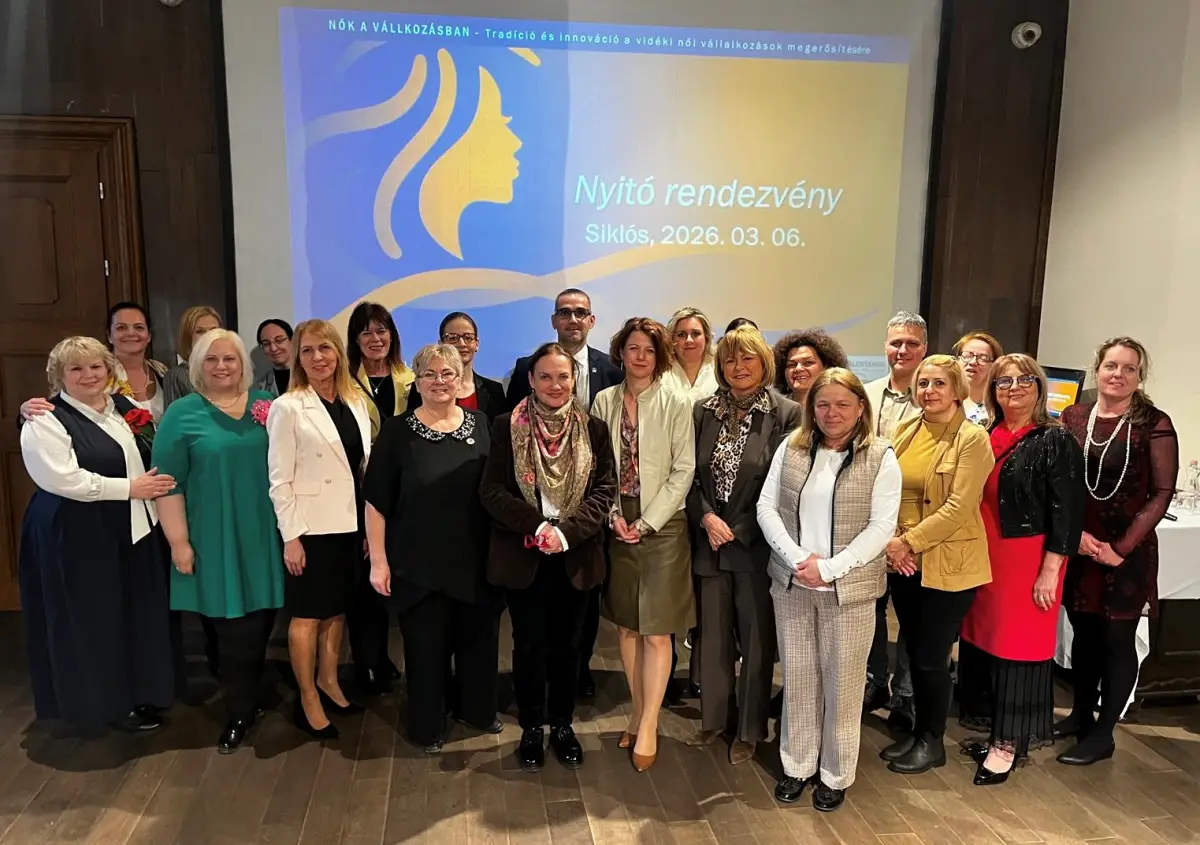 Csoportkép a Talentahub nyitórendezvényén 2026 márciusában. Fotó: MNUNIO