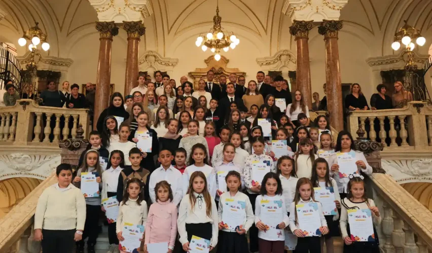 Egy korábbi csoportkép az ösztöndíjprogram résztvevőiről