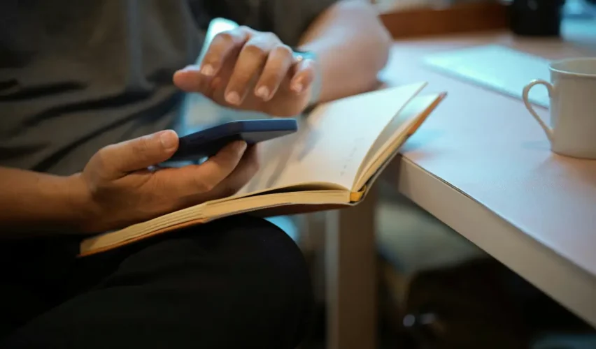 A könyv és a mobil versenye nyilvánvaló
