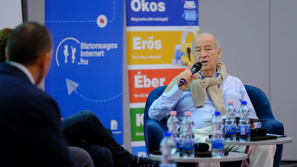 Dr. Edvi Péter a Nemzetközi Gyermekmentő Szolgálat alapító elnöke az NGYSZ egyik konferenciáján