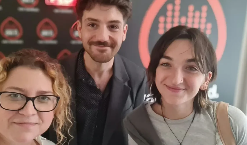 Veiszer Alinda, Borsi Bálint és Halász Emese Indigo a radiocafé98 stúdiójában
