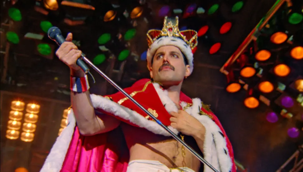 Freddie Mercury a Queen Budapest című koncertfilmben. Forrás: Trafalgar Releasing / Nemzeti Filmintézet - Filmarchívum.