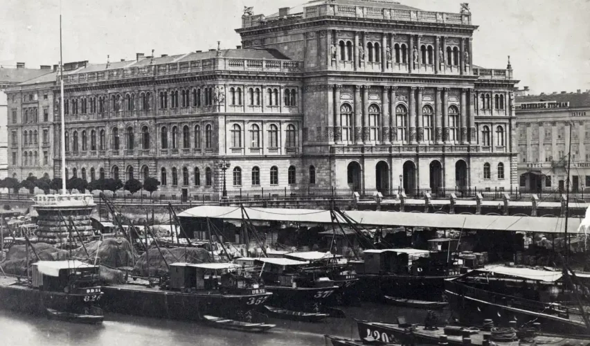 A Magyar Tudományos Akadémia épülete egy 1880 és 1890 között készült felvételen