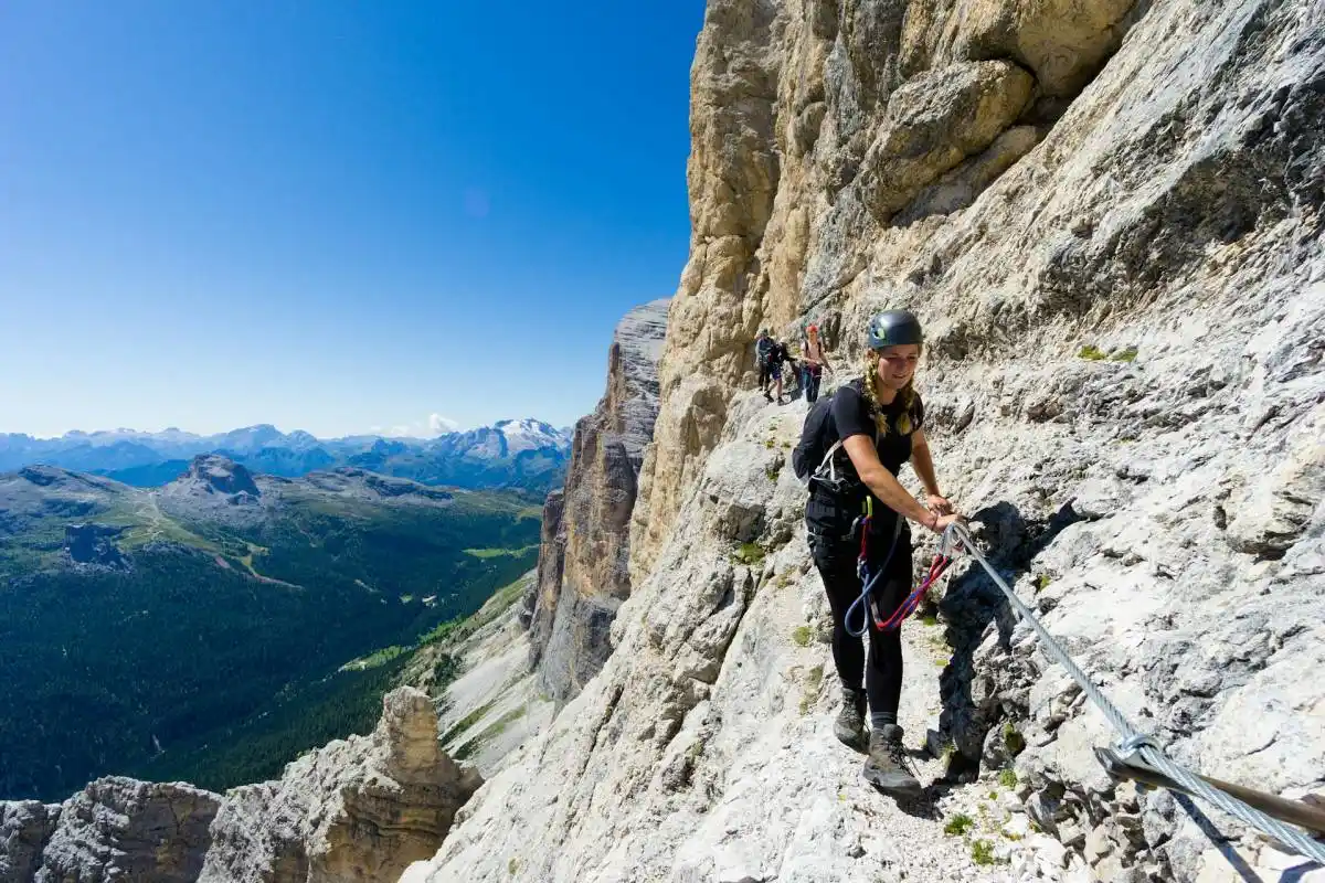 A via ferrata valahol félúton van a túrázás és a hegymászás között