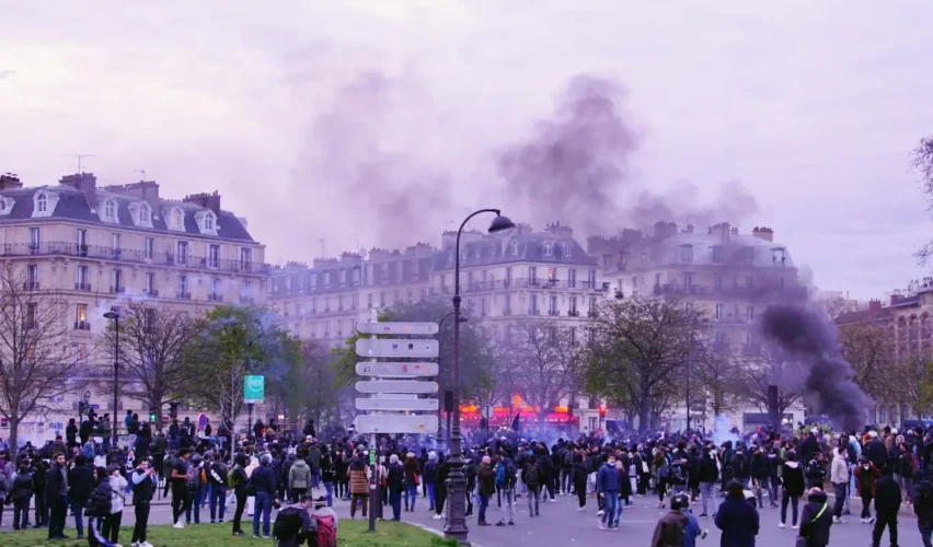 Demonstráció Párizsban, 2023-ban