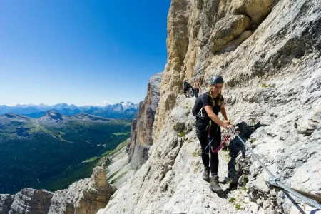 A via ferrata valahol félúton van a túrázás és a hegymászás között