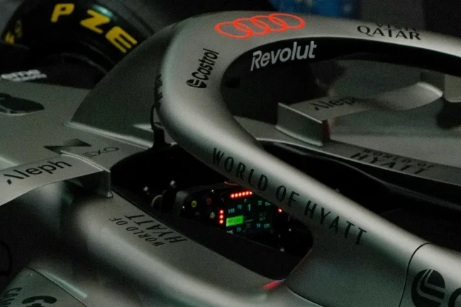 Az Audi Formula-1-es autójának pilótafülkéje