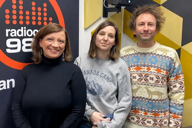 Balázsy Panna, Fekete Anna és Bánki Gergely a radiocafé98 stúdiójában