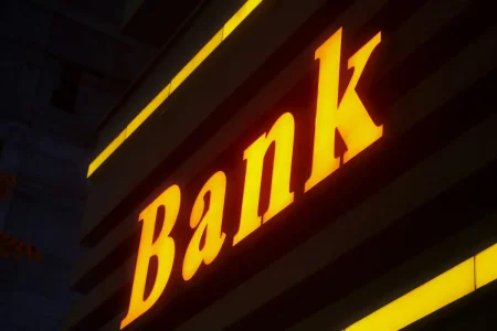 Bank felirat
