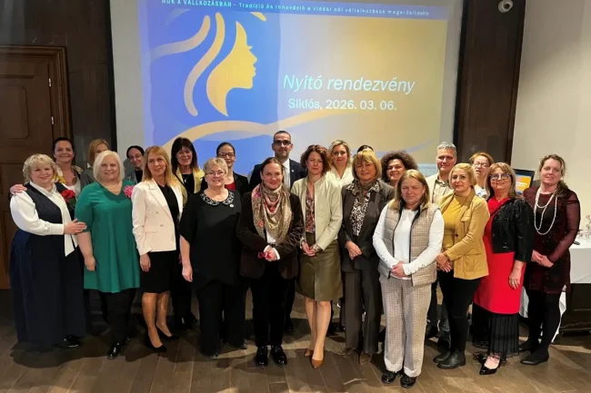 Csoportkép a Talentahub nyitórendezvényén 2026 márciusában. Fotó: MNUNIO