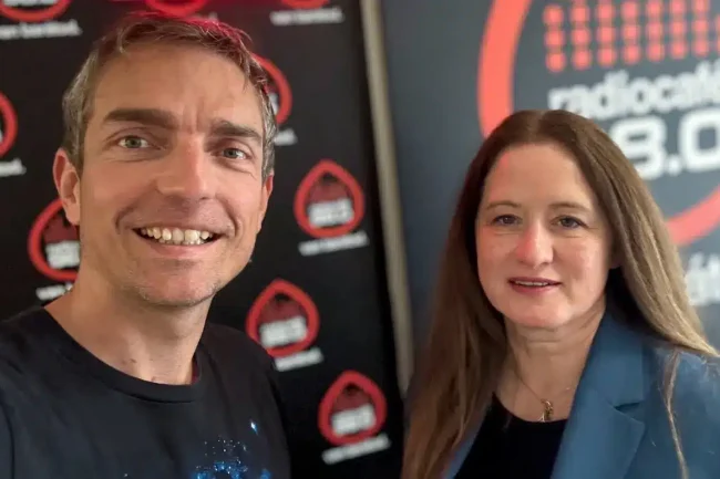 Dojcsák Dániel és Mátyás-Kollár Gabriella a radiocafé stúdiójában