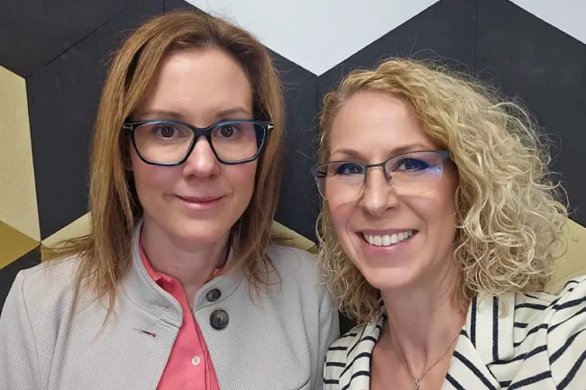 Dr. Nagy Klaudia Vivien és Kutasi Judit a radiocafé stúdiójában