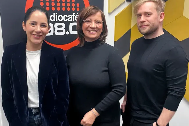 Halász Rita, Balázsy Panna és Horváth András Dezső a radiocafé stúdiójában