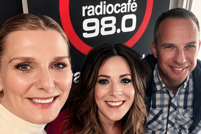 Rezes Judit, Gerlóczi Judit és Egri Gábor a radiocafé stúdiójában