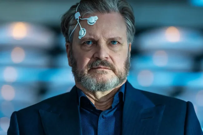 Colin Firth A leleplezés napja című filmben. Fotó: UIP-Duna Film.