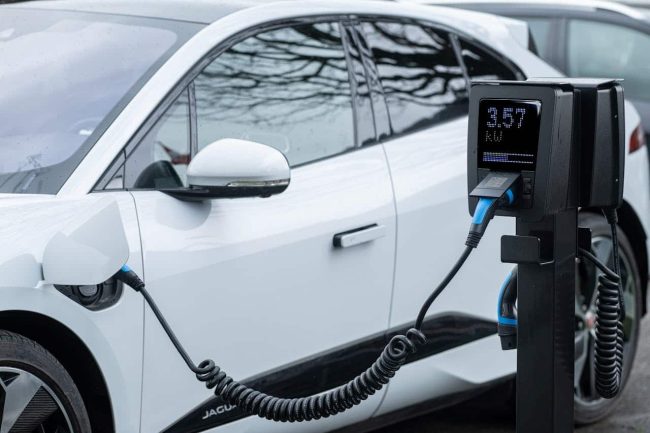 Így működik az elektromos autók "tankolása"
