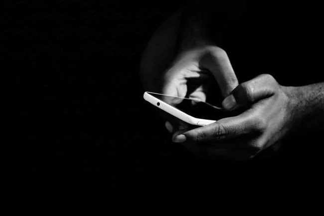 Júniustól nehezebb lesz a mobiltelefonos csalók dolga