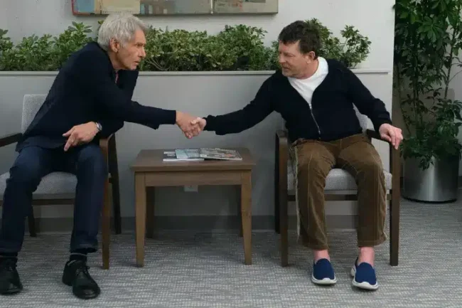 Harrison Ford és Michael J. Fox a Direkt terápia harmadik évadában. Fotó: Apple TV.