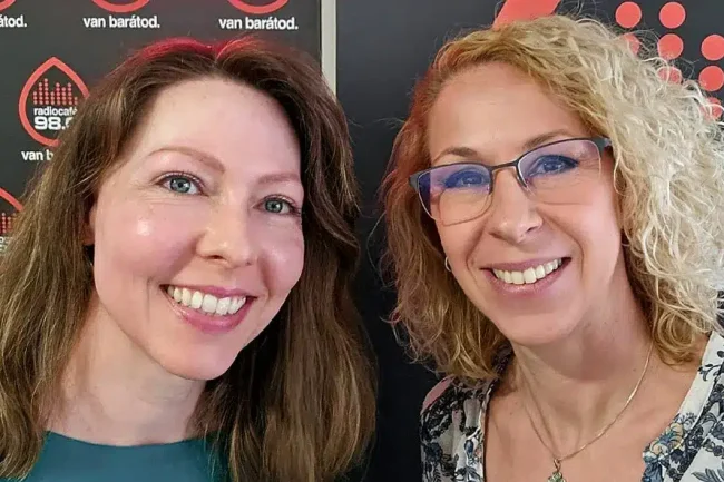 Blahó Ágnes és Kutasi Judit a radiocafé stúdiójában